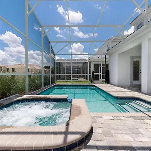 Holiday home Stunning Wprivate Pool, Minutes From, Davenport
